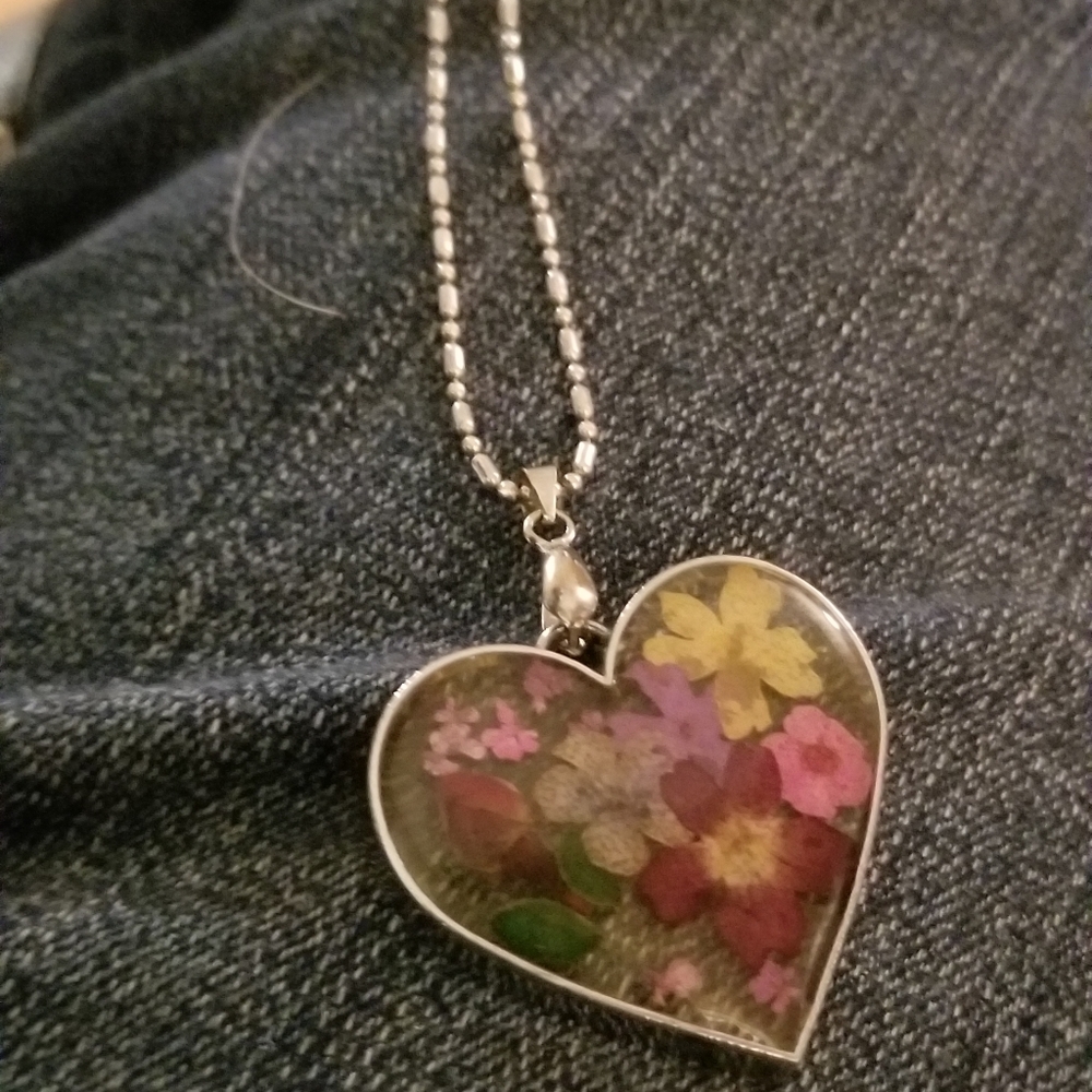 Beautiful dried flower necklace